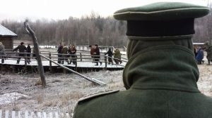 Bei der Erschießung der Dorfbewohner rannen bei vielen, die nicht im Bild waren die Tränen. Härtester Drehtag.
